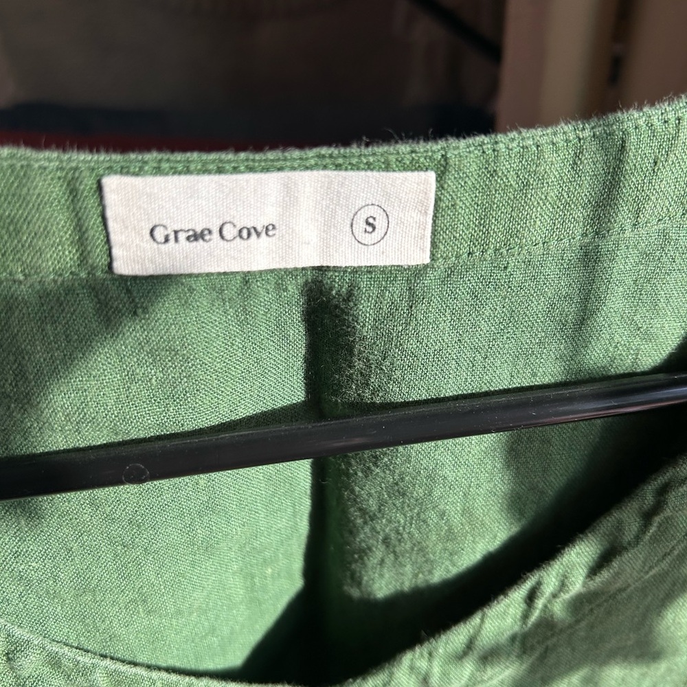 Green Linen Boxy Blouse by Grae Cove - Picture 2 of 5